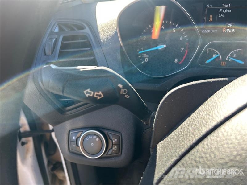 Ford Escape SE AWD SUV Kistehergépjárművek