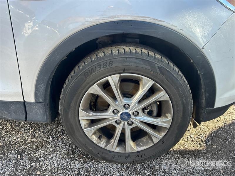 Ford Escape SE AWD SUV Kistehergépjárművek