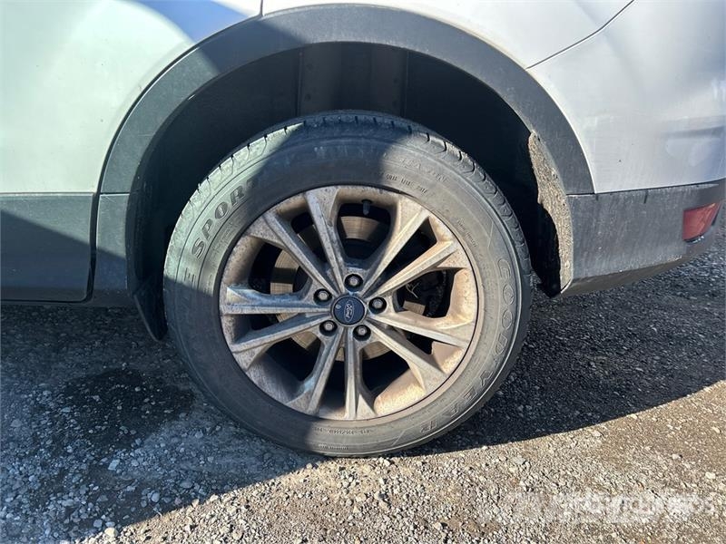 Ford Escape SE AWD SUV Kistehergépjárművek