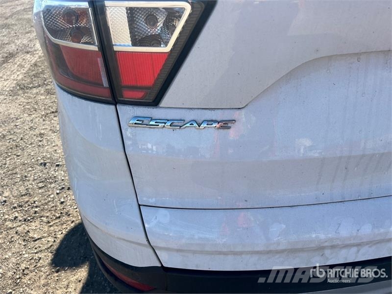 Ford Escape SE AWD SUV Kistehergépjárművek