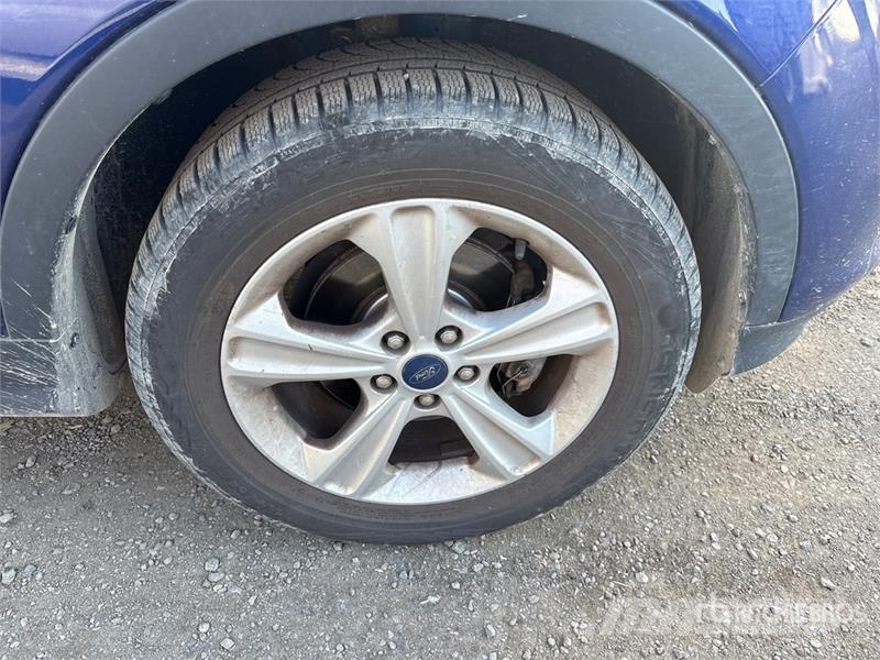 Ford Escape SUV Automobili