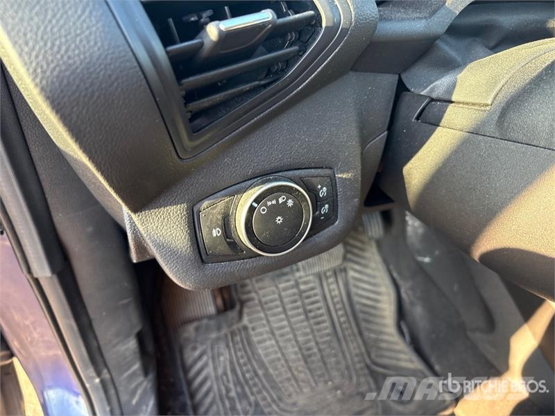 Ford Escape SUV Automobili
