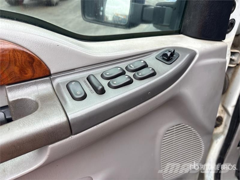 Ford Excursion 4WD SUV سيارات