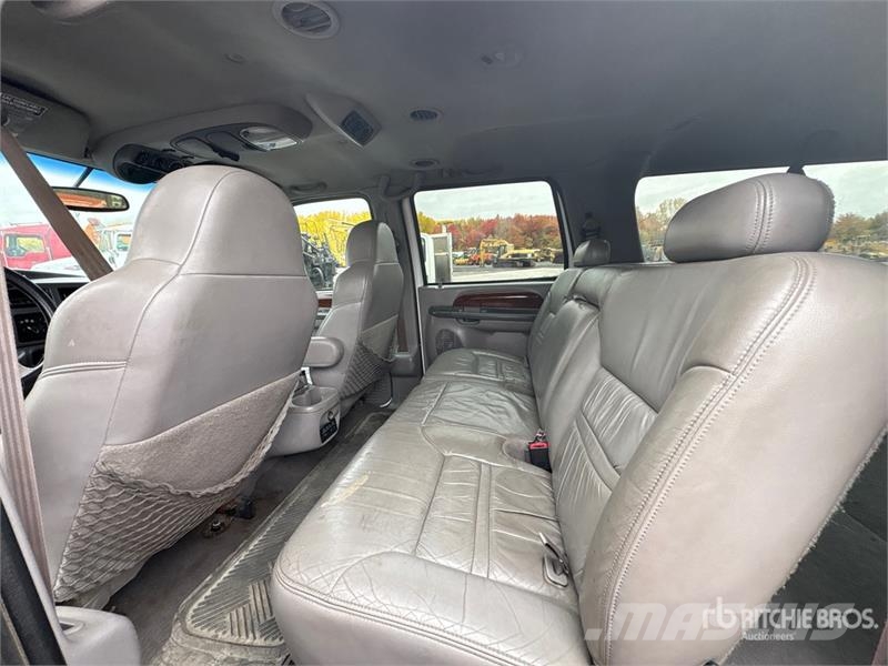 Ford Excursion 4WD SUV سيارات