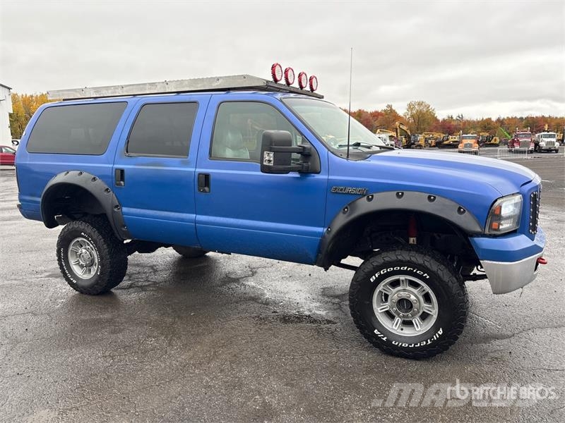 Ford Excursion 4WD SUV Auto's