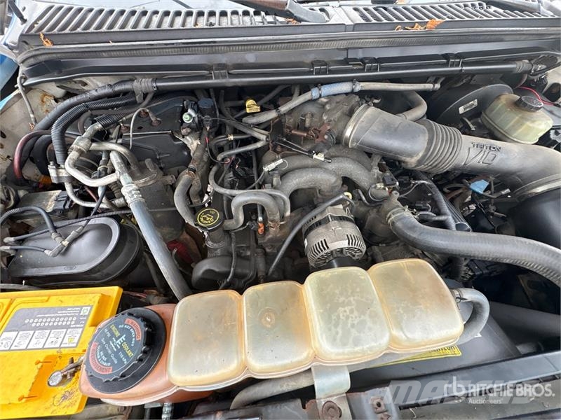 Ford Excursion 4WD SUV Auto's