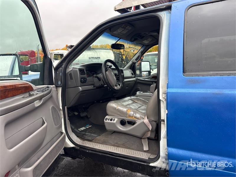 Ford Excursion 4WD SUV سيارات