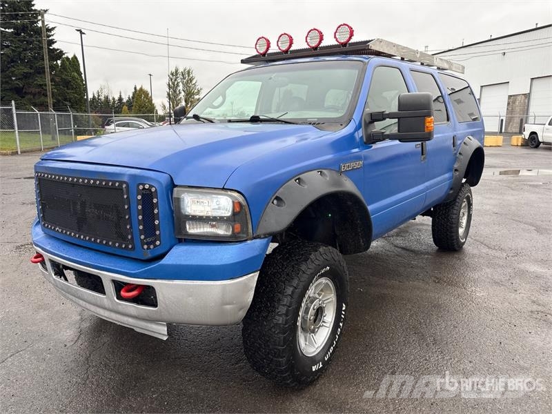 Ford Excursion 4WD SUV Auto's