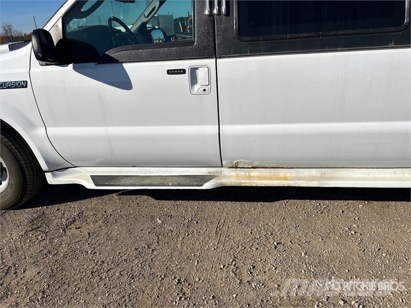 Ford Excursion XLT Limousine Коли