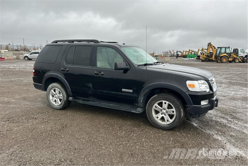 Ford Explorer سيارات