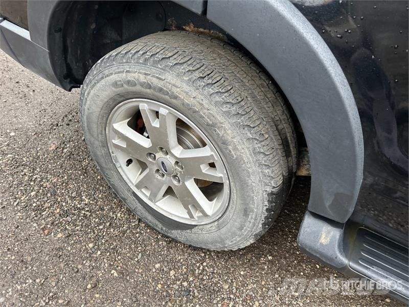 Ford Explorer سيارات