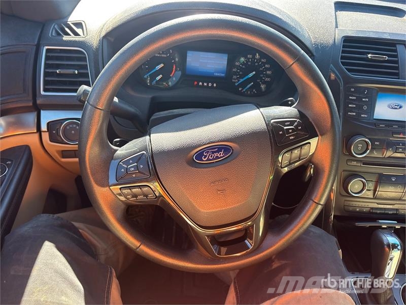 Ford Explorer 汽车