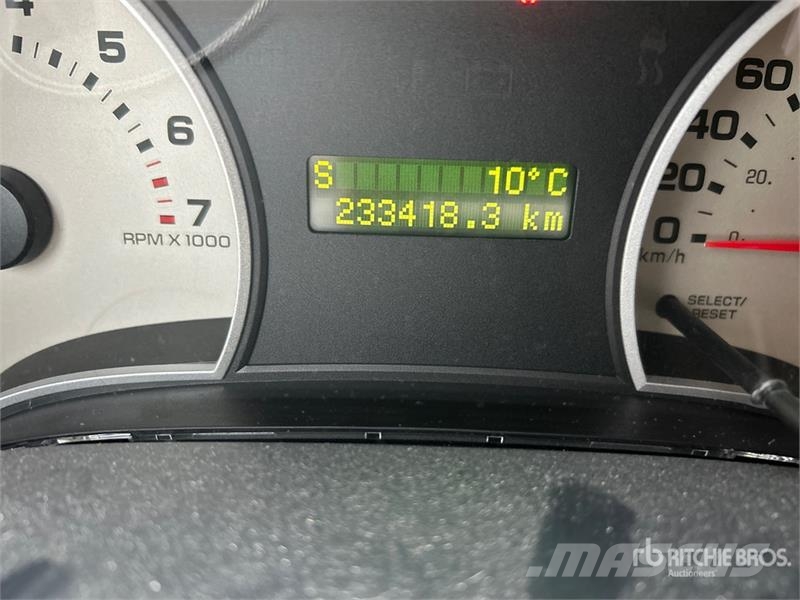 Ford Explorer سيارات