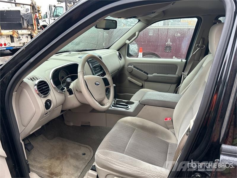 Ford Explorer سيارات