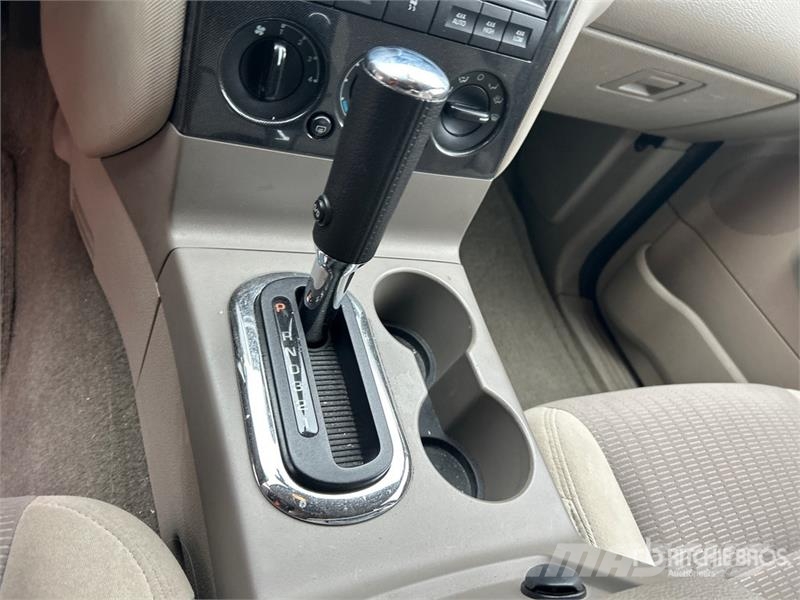 Ford Explorer سيارات