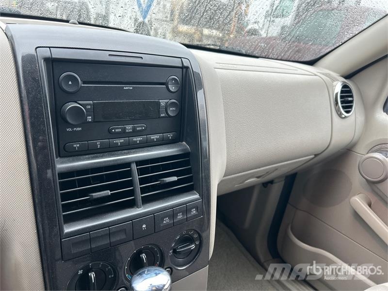 Ford Explorer سيارات