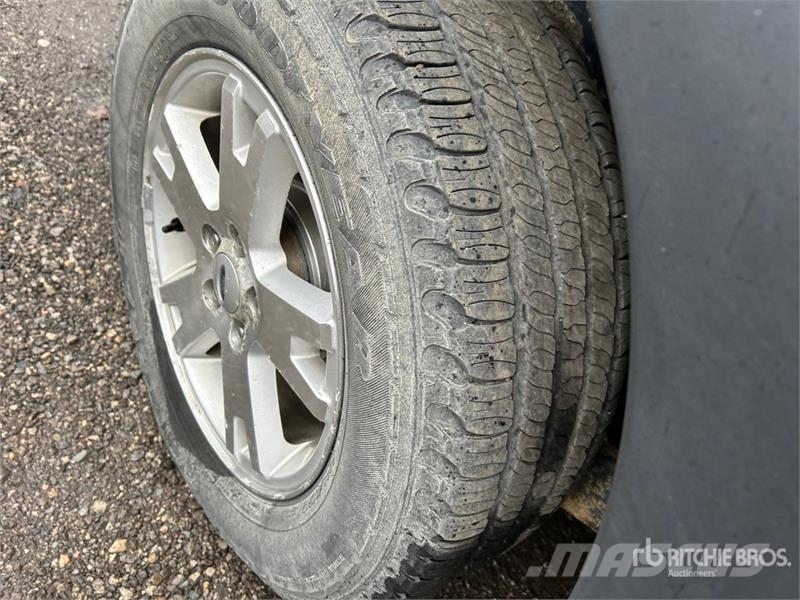 Ford Explorer سيارات
