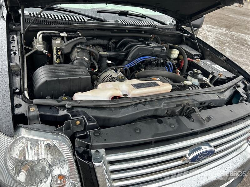 Ford Explorer سيارات