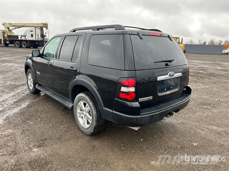 Ford Explorer Samochody osobowe