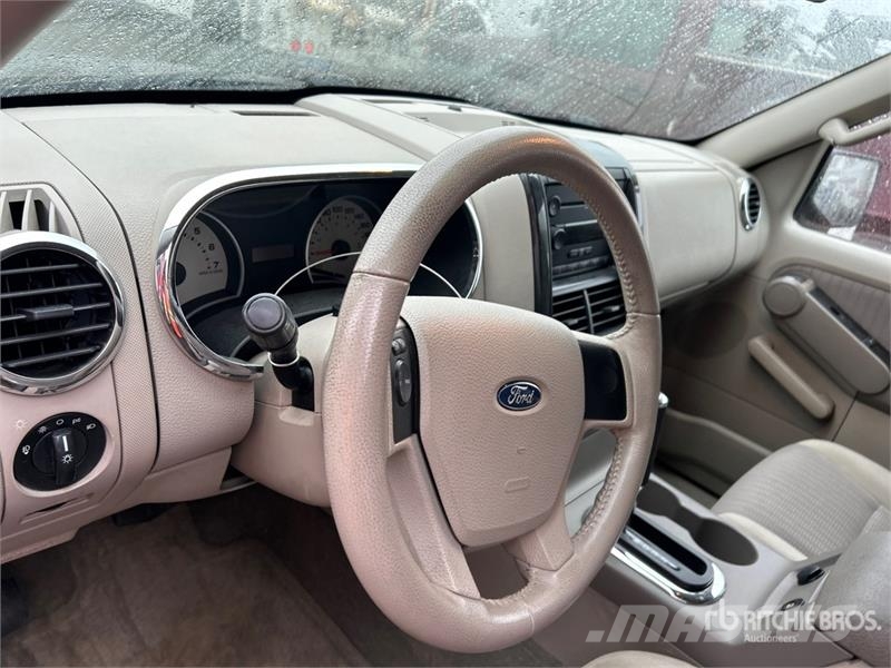 Ford Explorer سيارات
