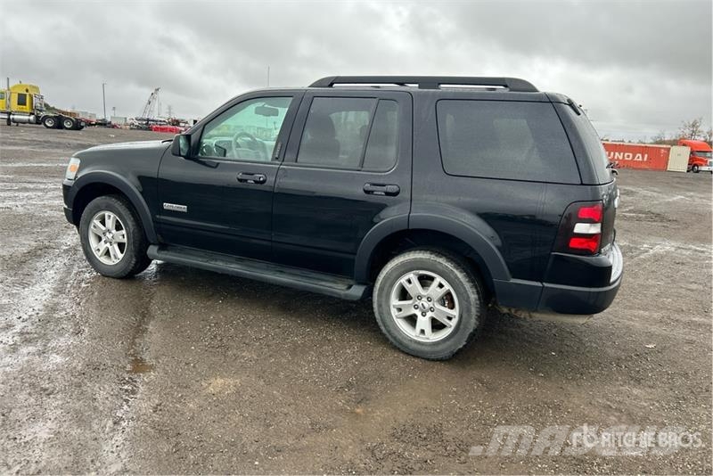 Ford Explorer سيارات