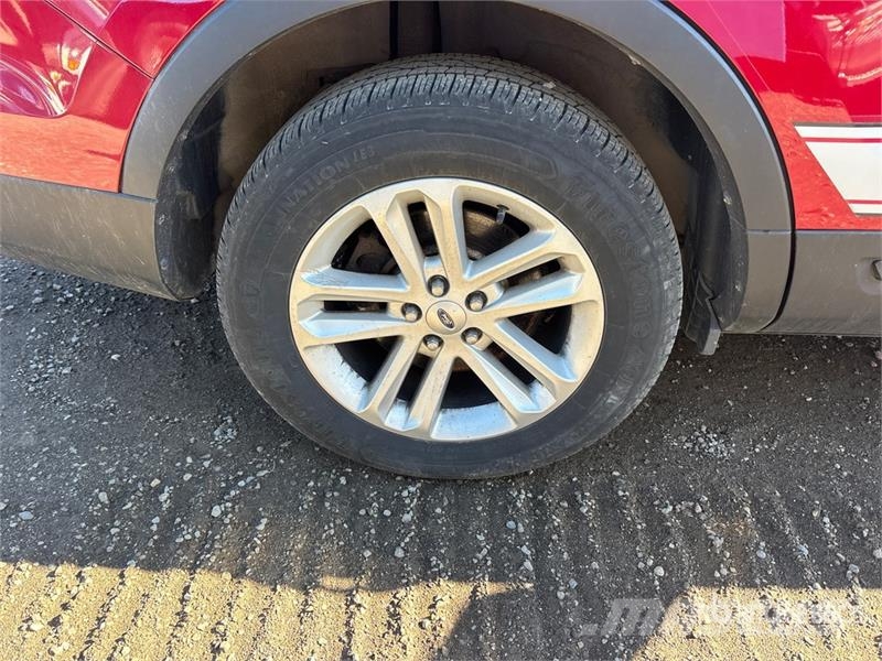 Ford Explorer 汽车
