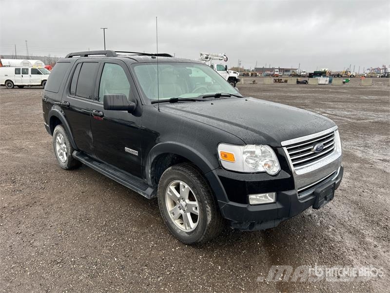 Ford Explorer Samochody osobowe