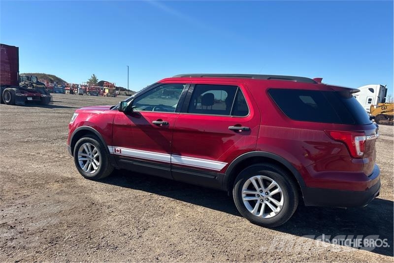 Ford Explorer 汽车