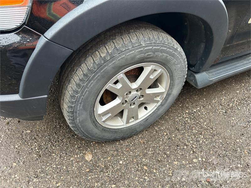 Ford Explorer سيارات