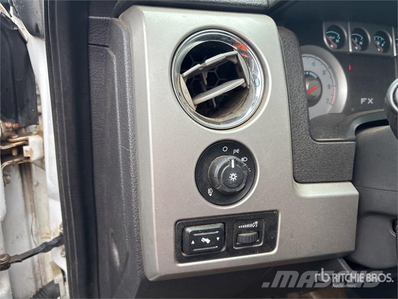 Ford F-150 FX4 4x4 Crew Cab Pickup أخرى