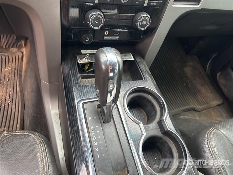 Ford F-150 FX4 4x4 Crew Cab Pickup أخرى