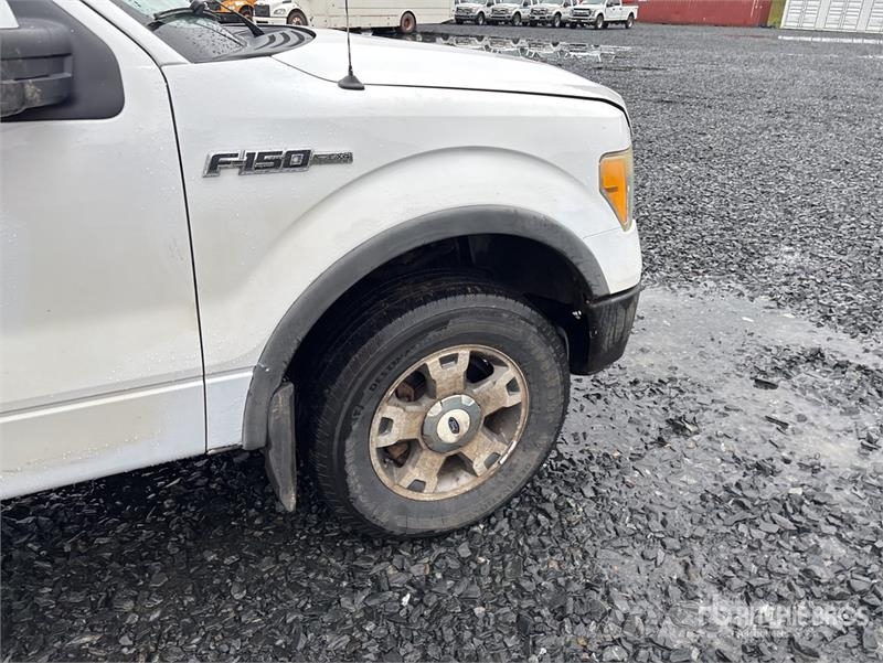 Ford F-150 FX4 4x4 Crew Cab Pickup أخرى
