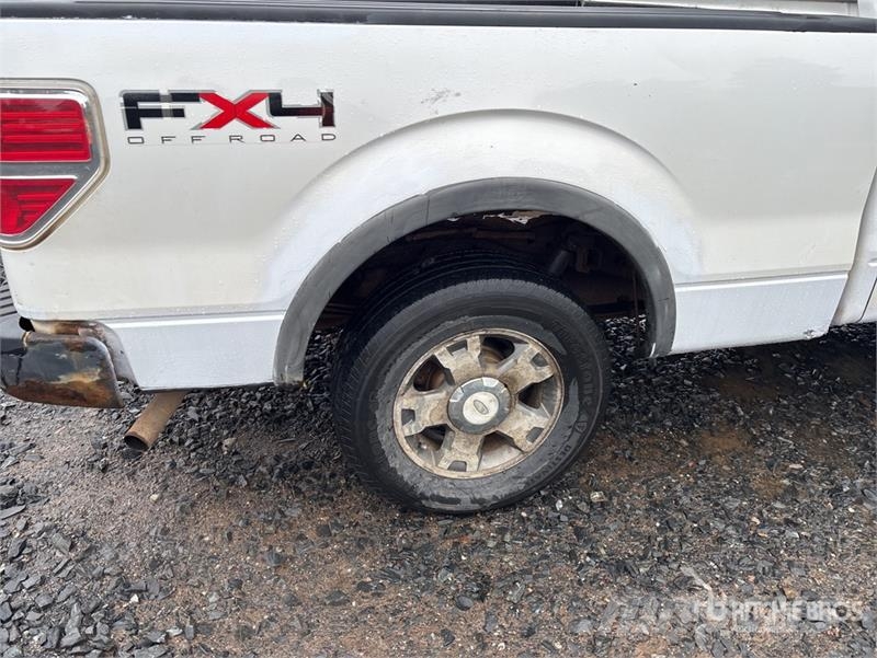 Ford F-150 FX4 4x4 Crew Cab Pickup أخرى