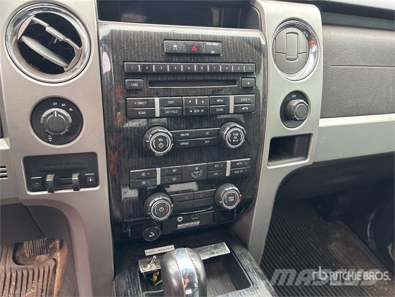 Ford F-150 FX4 4x4 Crew Cab Pickup أخرى
