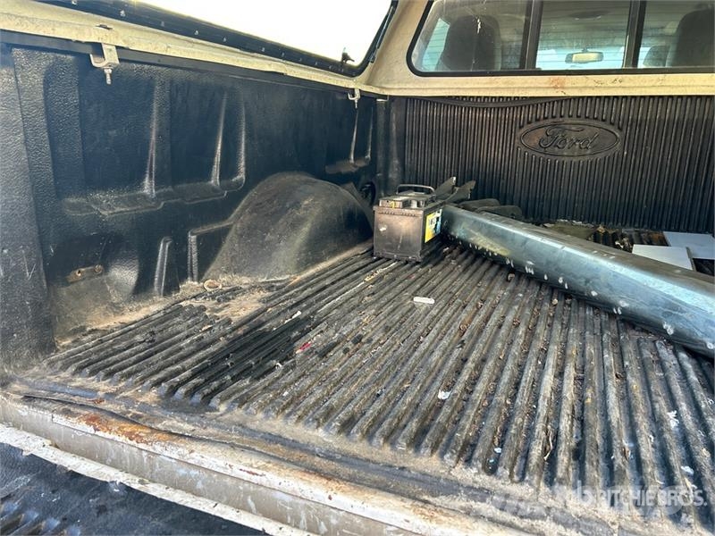 Ford F-150 Lariat 4x4 Crew Cab Pickup Ostalo
