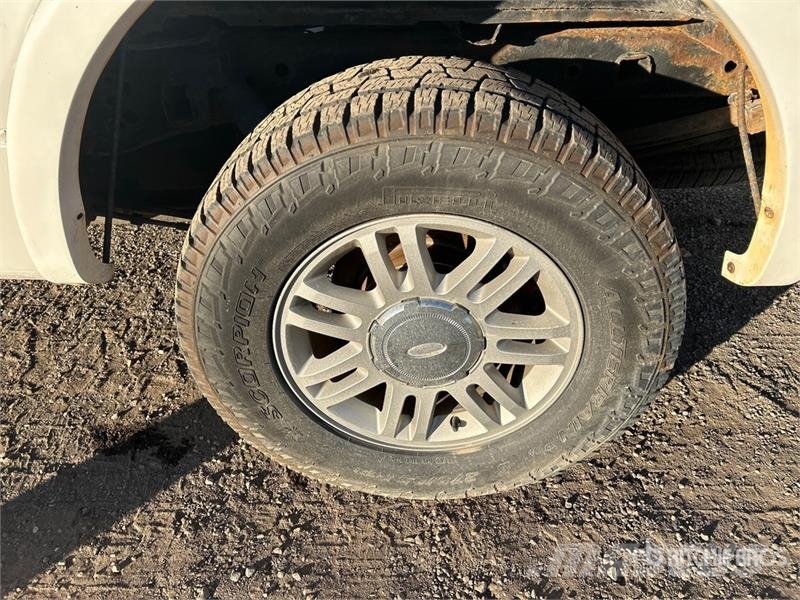Ford F-150 Lariat 4x4 Crew Cab Pickup Ostalo