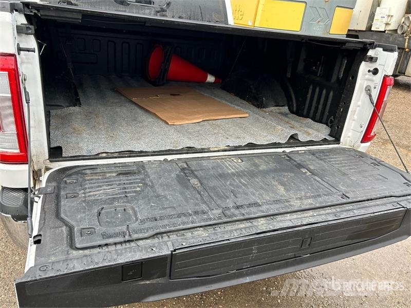 Ford F-150 Lariat 4x4 Crew Cab Pickup Ostalo