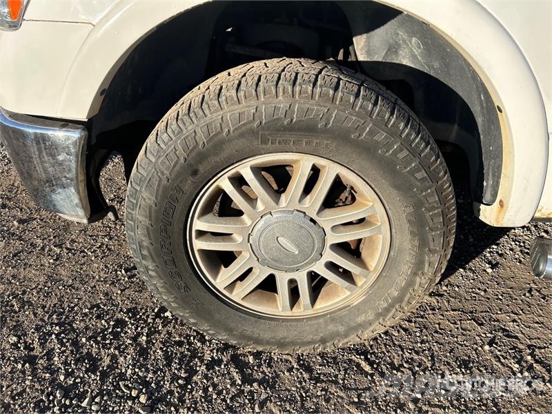 Ford F-150 Lariat 4x4 Crew Cab Pickup Ostalo
