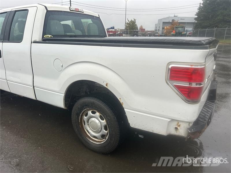 Ford F-150 XL 4x2 Extended Cab Pickup Інше