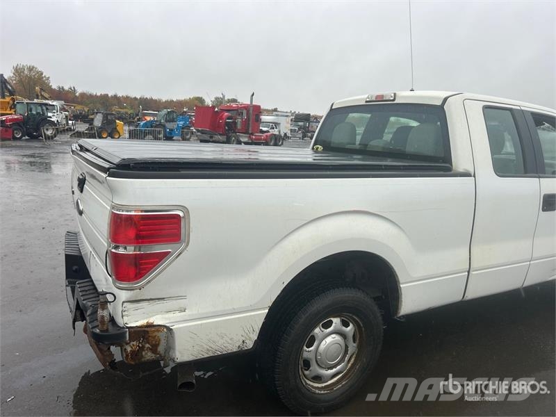 Ford F-150 XL 4x2 Extended Cab Pickup Інше