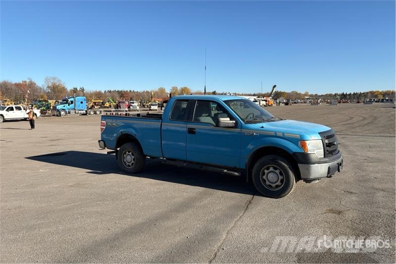 Ford F-150 XL 4x4 Extended Cab Pickup Egyéb