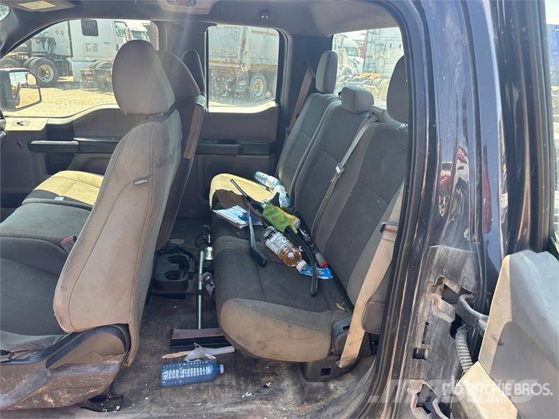 Ford F-150 XL 4x4 Extended Cab Pickup (Inoperable) Inne