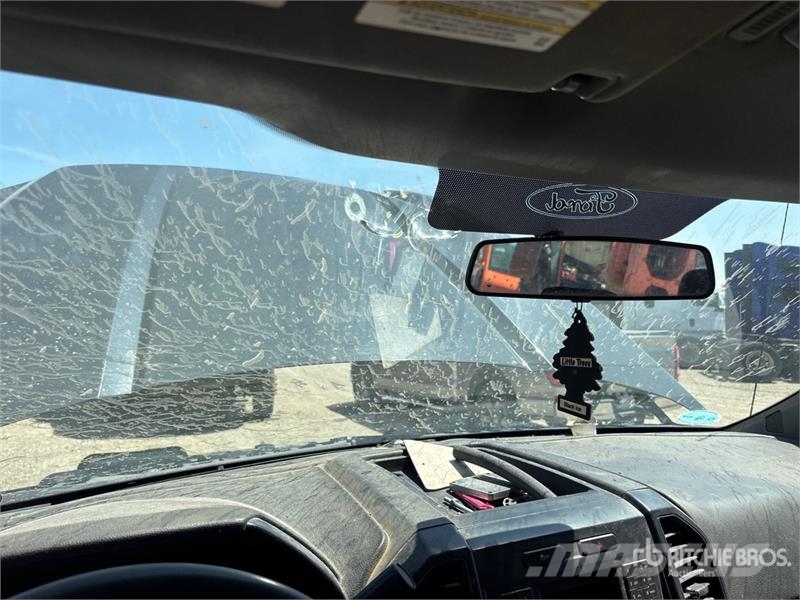 Ford F-150 XL 4x4 Extended Cab Pickup (Inoperable) Inne