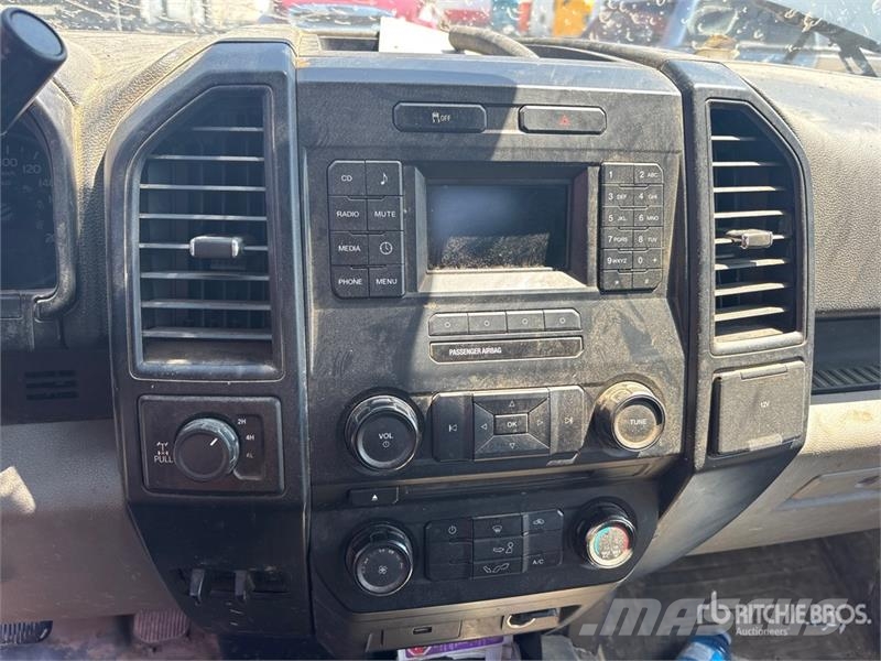 Ford F-150 XL 4x4 Extended Cab Pickup (Inoperable) Inne