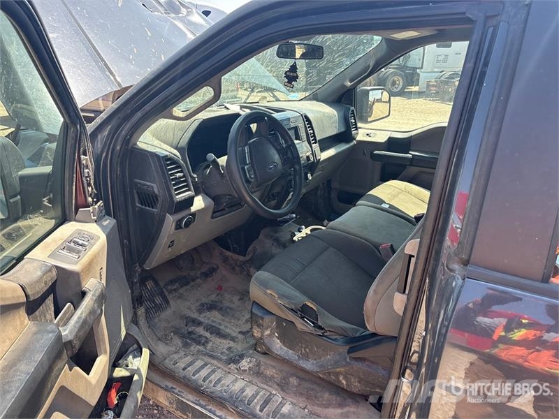 Ford F-150 XL 4x4 Extended Cab Pickup (Inoperable) Inne