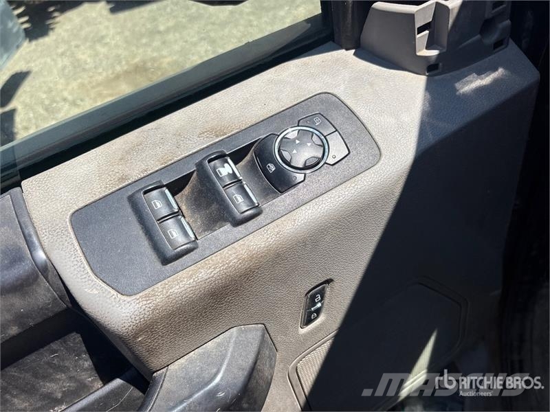 Ford F-150 XL 4x4 Extended Cab Pickup (Inoperable) Inne