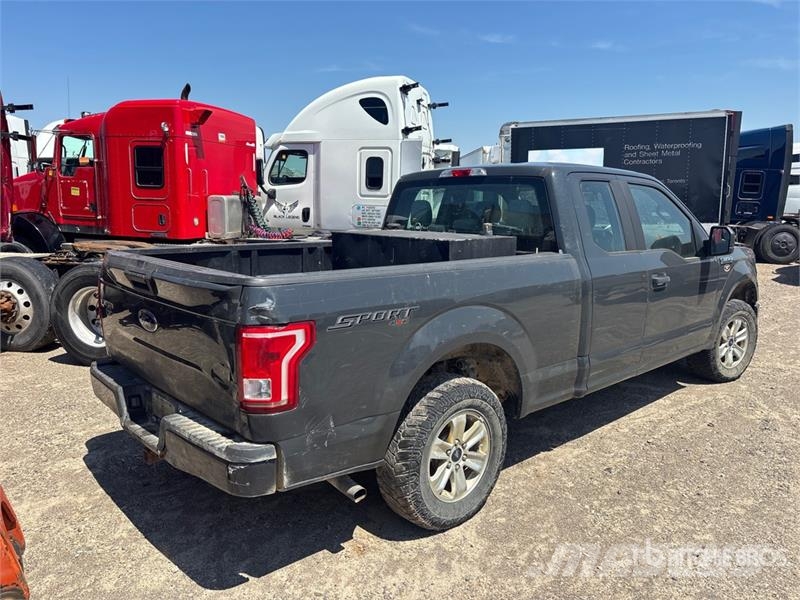 Ford F-150 XL 4x4 Extended Cab Pickup (Inoperable) Inne
