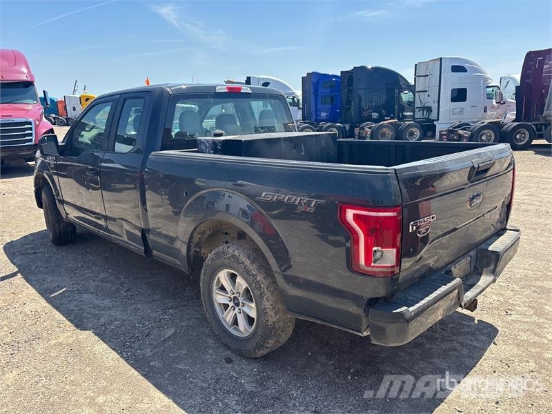Ford F-150 XL 4x4 Extended Cab Pickup (Inoperable) Inne