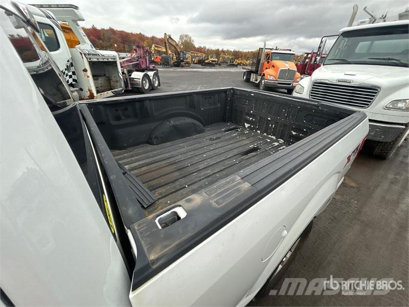 Ford F-150 XLT 4x4 Crew Cab Pickup Ostalo