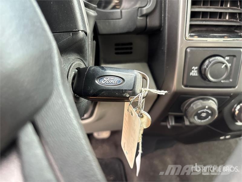 Ford F-150 XLT 4x4 Crew Cab Pickup 其他
